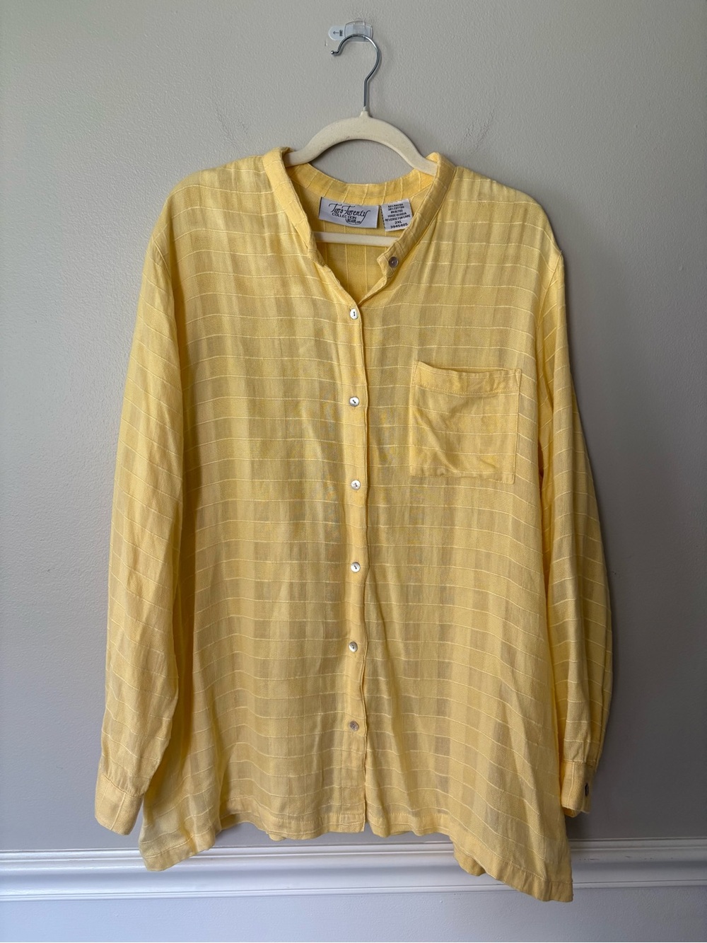 Lightweight Butter Yellow Button-Up Women’s Shirt Front Pocket Vintage